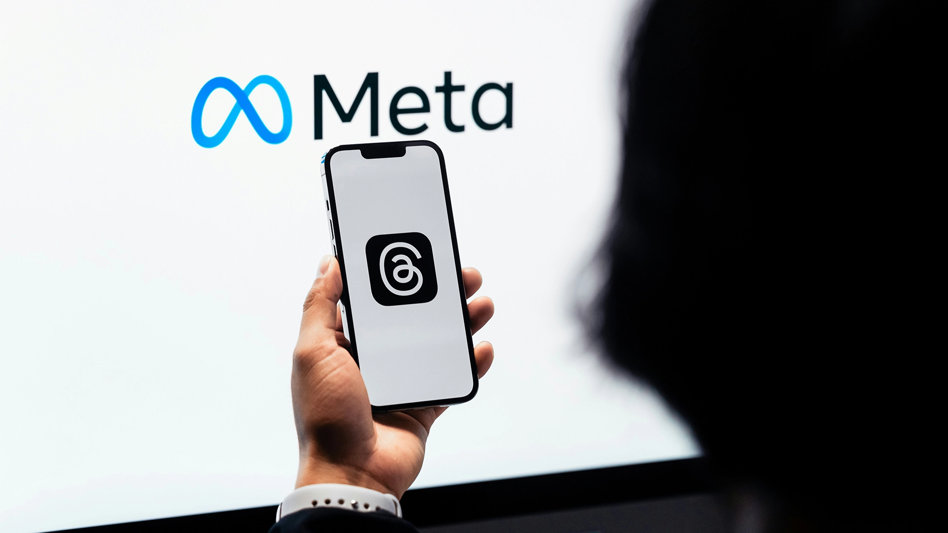 Meta와 Character.ai, AI 챗봇을 통한 의혹의 아동 착취로 집중 조사 받아
