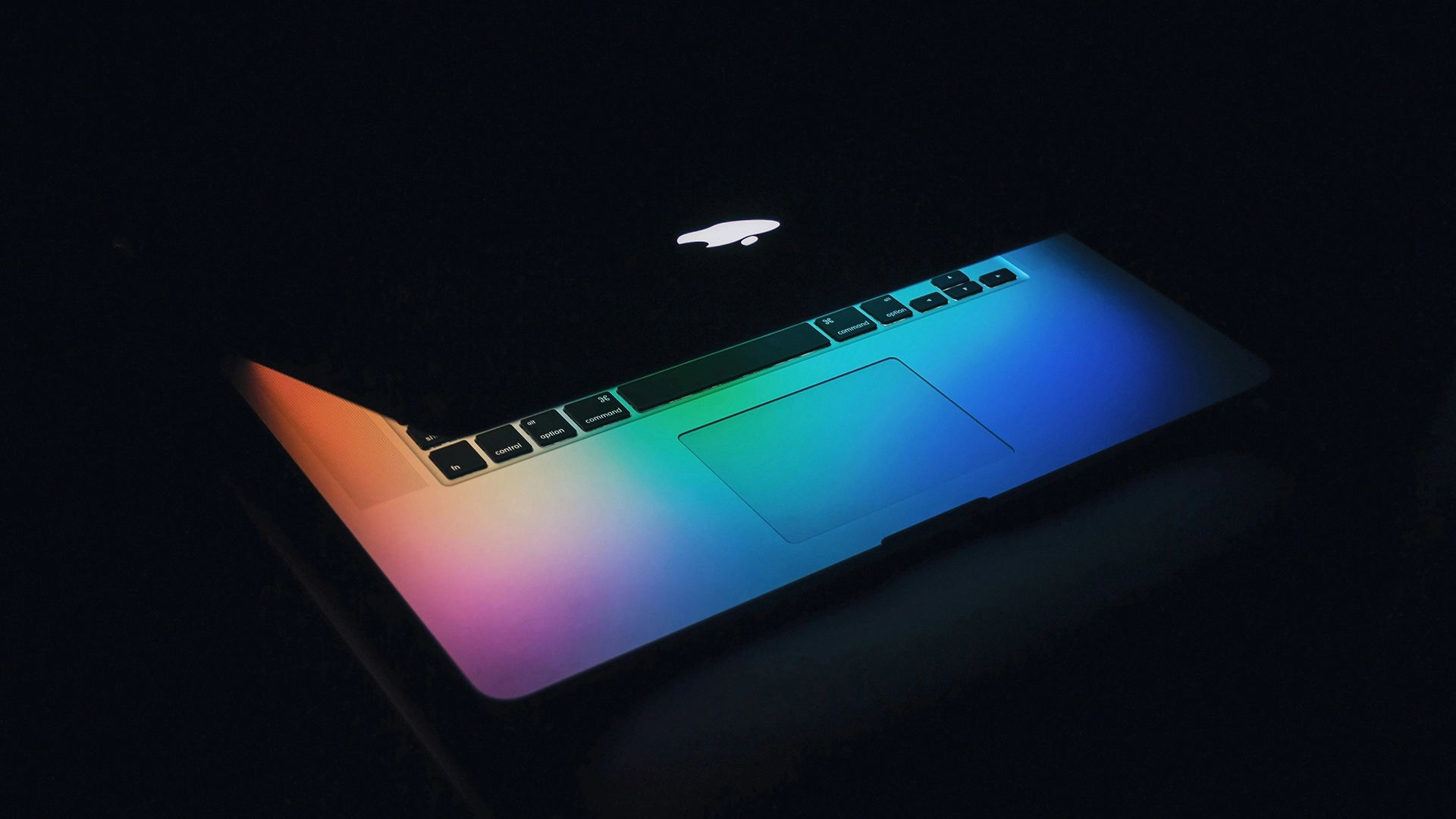 해커들이 내장 보호기능에도 불구하고 MacOS 시스템을 공격하고 있습니다